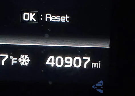 2023 Kia K5 Gt-Line z USA, uszkodzony, nr VIN 5XXG64J25PG180296